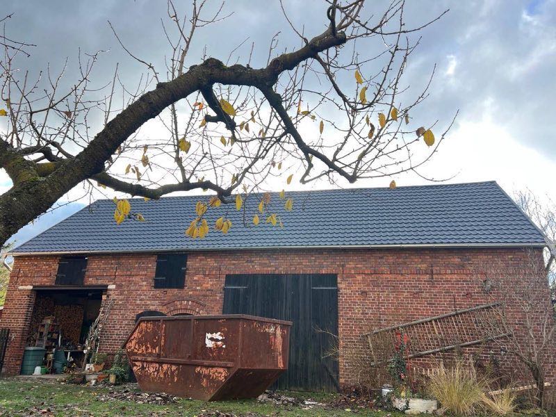 Hală acoperită cu țiglă metalică